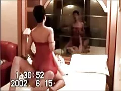 Koreana milf namitaka azy tamin'ny vadiny miaraka amin'ny fotsy ny olon-tiany