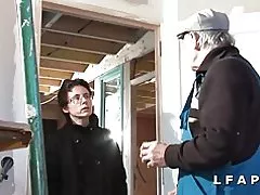 Matotra francaise ny fasana sodomisee dans un gangbang avec papy