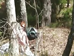 Horny redhead soisa vadiny outdoor strip sy fuck