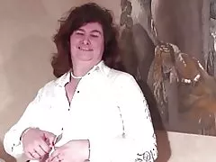 Lehibe taloha granny amin'ny hairy vagina / vagin