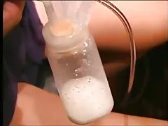 Mampilendalenda lavitra haired latina roa paompy ronono avy amin'ny swollen fa nampiseho nono